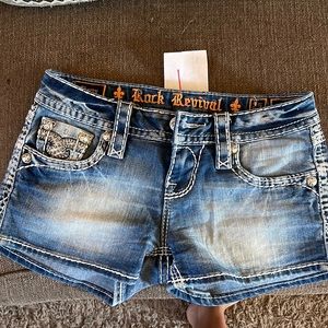 Like new Rock Revival Sherry size 25 shorts